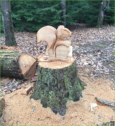 squirrel-carving-on-stump